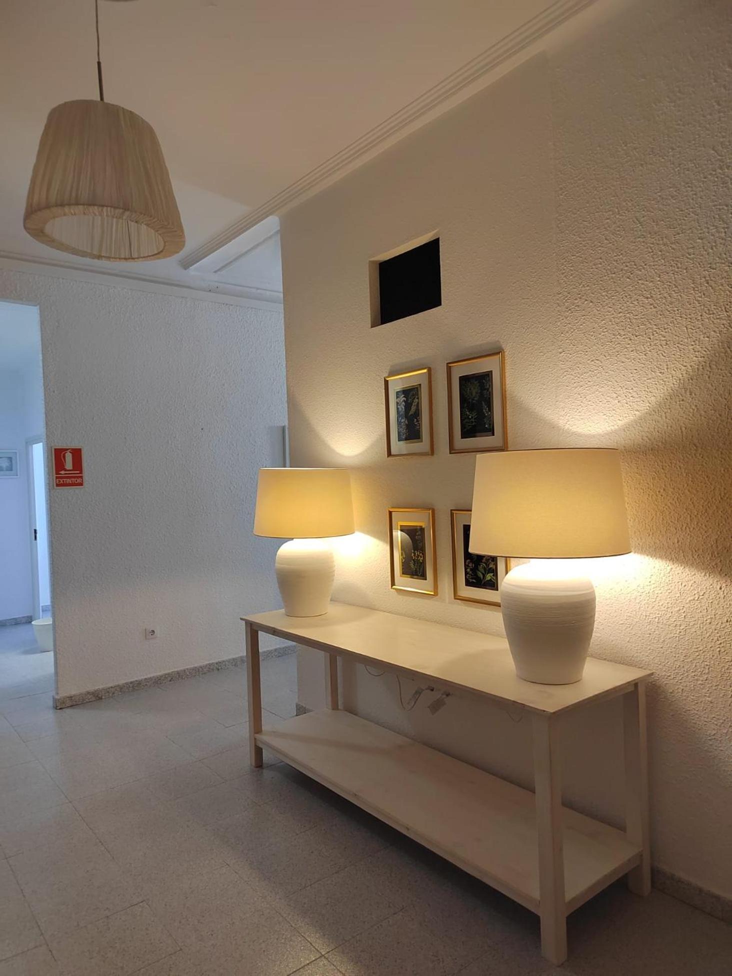 Hostal Dragonflybcn Barcelona Exterior photo