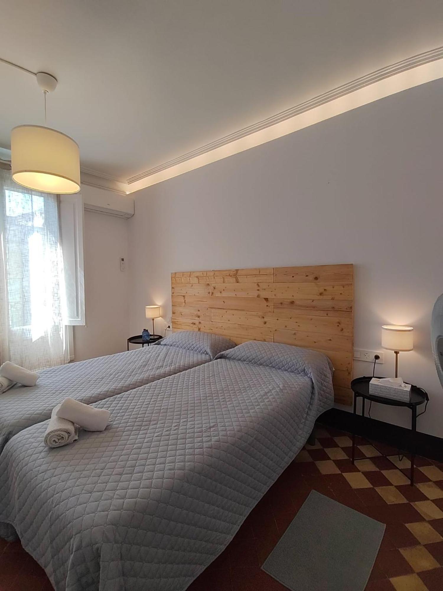 Hostal Dragonflybcn Barcelona Exterior photo