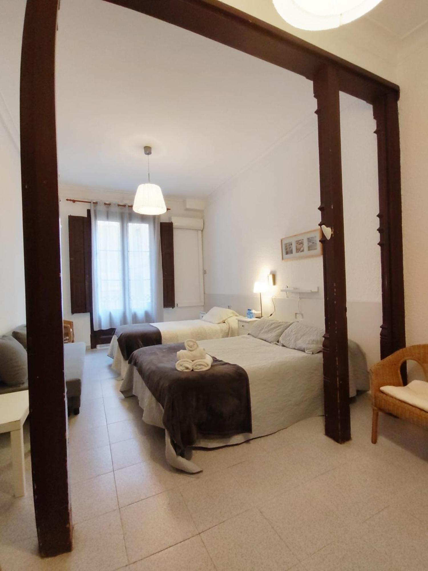 Hostal Dragonflybcn Barcelona Exterior photo