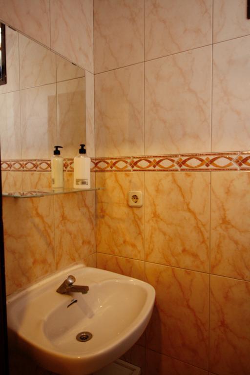 Hostal Dragonflybcn Barcelona Exterior photo
