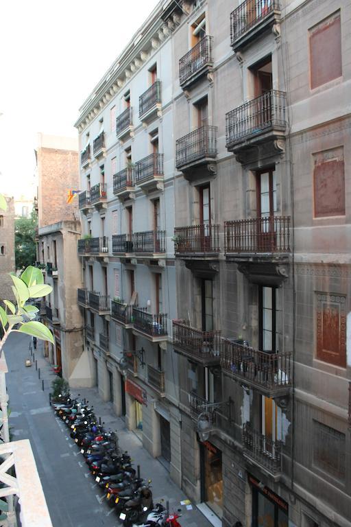 Hostal Dragonflybcn Barcelona Exterior photo