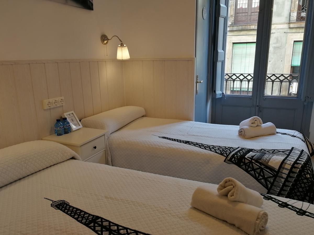 Hostal Dragonflybcn Barcelona Exterior photo